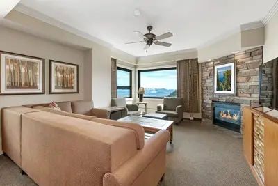 Image de Nov 14–21 Only! Tahoe Ridge 2br Villa w/ Fireplace, Pool & Hot Tub – 20% Off