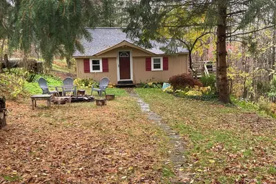 Welcoming 3-bedroom Cabin by the Stream