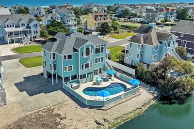Image de Salt and Soul Cottage | 1, 228 ft to the beach | Private Pool and Hot Tub