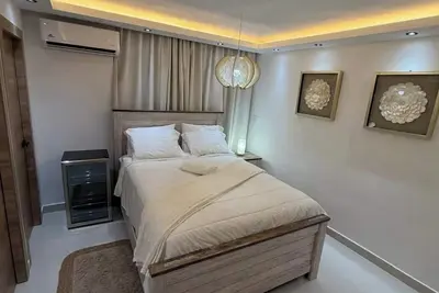 Image de Elegant 3-bed apartment with Ac, Pool Near the Airport