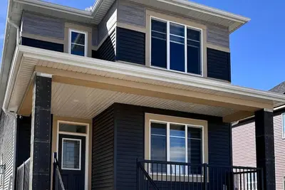 Image de Bright, Spacious 3-Bedroom Getaway in Sw Calgary - Your Home Away from Home!