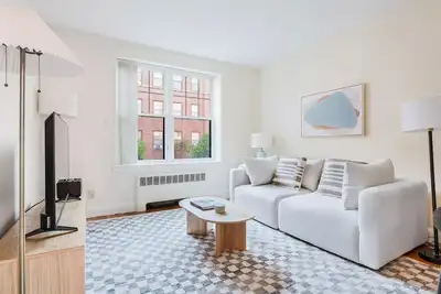 Image de Blueground | Ward Two, pool, nr Prospect Hill Park