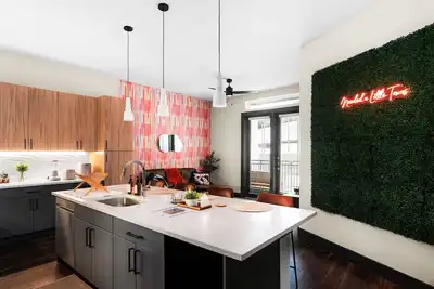 Image de Lux 1 Bed- Sleeps 4, 12 Min to Dt, 6 Min to Domain, Gym & Pool in Atx