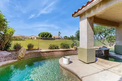 Image de Dog-friendly golf course home w/ mountain views, pool, grill, spa, & Ac