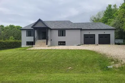 Image de New-built Moddern Cottage by lake Eugenia