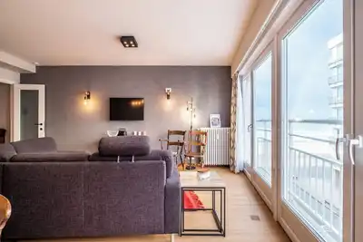 Image de Appartement rénové avec vue sur la mer