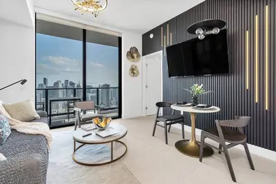 Image de Penthouse 1br • Vues imprenables sur la ville et l'eau