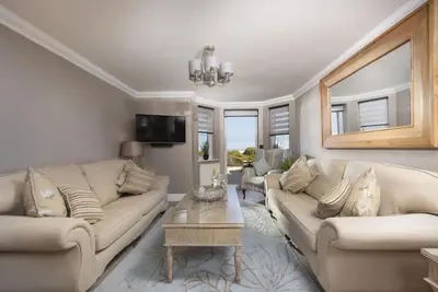 Image de Crystal View, Compass Point -  Close to beach - Free WiFi & Parking - Sea Views