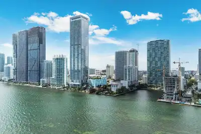 Image de Edgewater Pad- Balcony, Parking and Prime Location