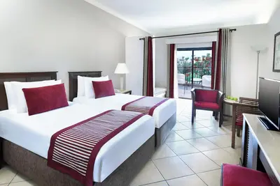 Image de Idyllic Suite with Garden View Steps from the Private Beach – Couples' Bliss