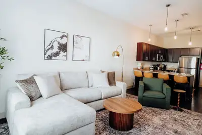 Image de Cozy 2br Downtown | Spacious & Modern