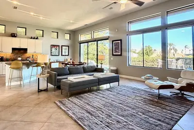 Image de Villa Viva! Contemporary 2br/3. 5ba desert retreat with workspace & style—managed by Greenday.