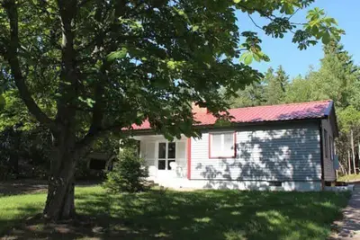 Image de Two cottages by the forest & sea | Se09136