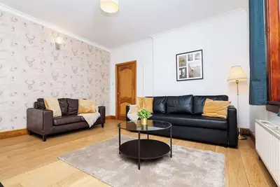Image de 2Bed Upper Cottage-Street Parking-by Holiday Homes