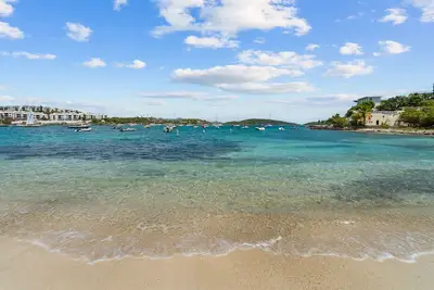 Image de Gym & Pool - Yacht Club - 5 min walk to beach