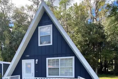 Image de Quaint A-Frame by the Rainbow River