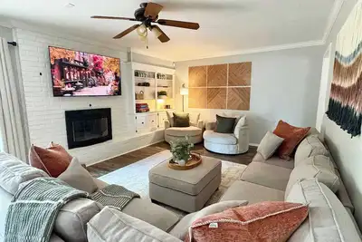 Image de Edmond Home: Hot Tub & 2 Kings by Oc