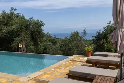 Image de Villa « Sarakinos » avec vue sur la mer, Wi-Fi et climatisation