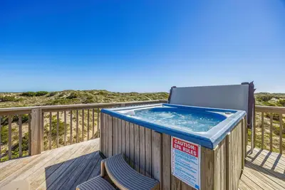 Image de Oceanfront Home in Avon with Hot Tub and Stunning Views