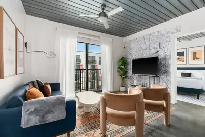 Image de Lodgeur | 2br w/ pool & 24/7 gym | Midtown