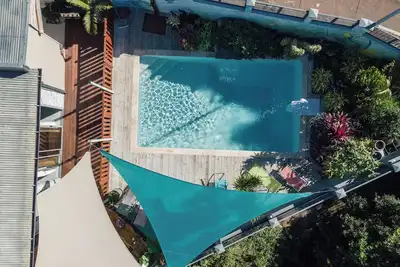 Image de Villa Lazurea située est en plein coeur de Terre-Sainte sur l'avenue principale