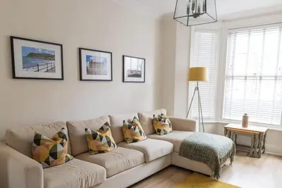 Image de Elmville Escape - Cosy 2-Bedroom Seaside Retreat, near North Bay beach and attractions. Free parking.