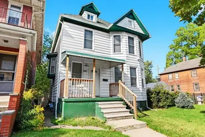 The Sheridan Family Compound 4br + 2. 5ba