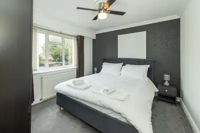 Image de Pass the Keys | Bright House with Smart Tv & Home Comforts