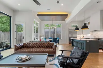 Image de Spacious 4 bedroom Home in Most Desirable Austin Neighborhood