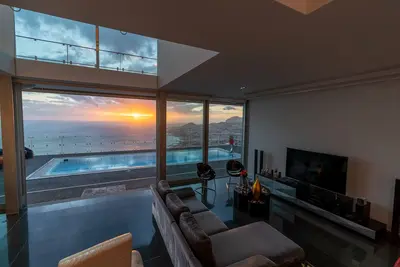 Image de Maison de vacances 'Funchal Harbour Home' avec vue sur la mer, Wi-Fi et climatisation