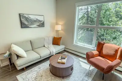 Image de Downtown Adventure Basecamp w/ Mtn Views