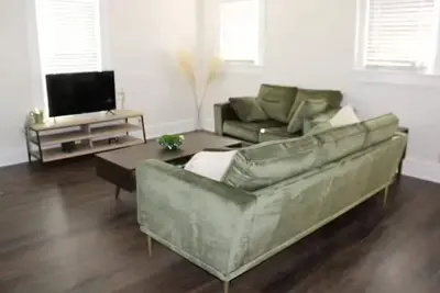 Image de Hurricane House: Tu, Chapman Stadium, Expo, Downtown