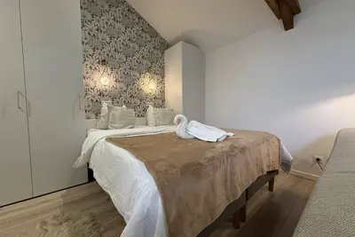 Image de Petit bijou sous les toits – cœur de Dijon