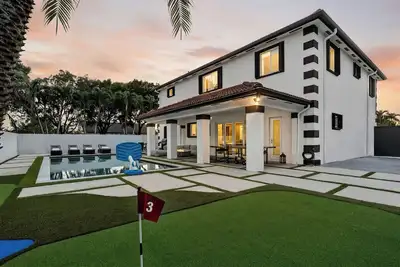Image de The Miami Villa  Star Wars Game Room  Golf, Pool