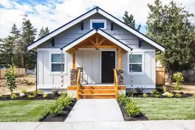 Image de Cozy 2 bed/ 2 bath Bungalow with Ac in Charming Downtown Puyallup!