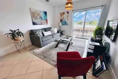 Image de Renovated! Look at this 1/1 fabulous apartment!