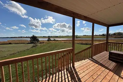 Image de Water Front Cottage- 10 Min Walk To Barachois Beach, Minutes to North Rustico