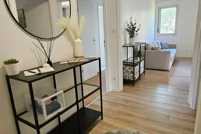 Image de Grand havre de paix avec balcon & verdure