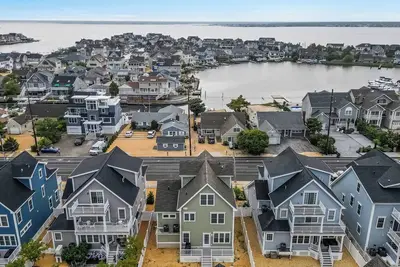 Image de 5br Twin Waters Retreat - Heated Pool, Hot Tub, Fire Pit & Bayview