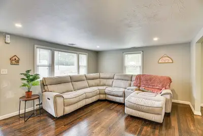 Image de Stay & Play in Plymouth: Spacious Home w/ Yard