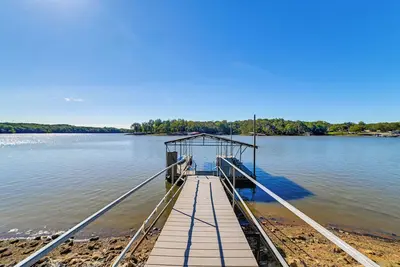 Image de Spacious Kentucky Lake Escape w/ Dock & Views