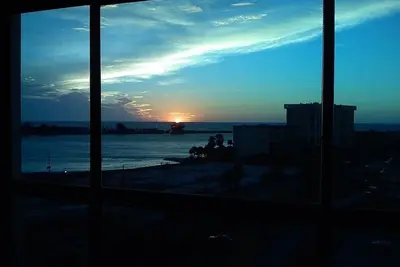 Image de 8th Fl Clearwater Beach Condo - 2 Bed 2 Bath w/ Balconies Next to Jw Marriott