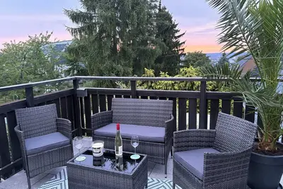 Image de 62m² junior suite with castle view and large roof terrace + free parking lot