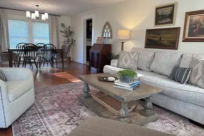 Image de Lovely 3-bedroom Cottage close to Rtj Golf Course, Boat launch and Downtown