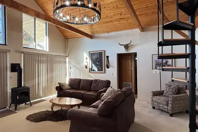 Image de Cowboy Cabin w/Deck In The Pines. 2 Bedrooms+2 Bathrooms + Loft. Relax Up North!