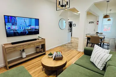 Image de 3br Apartment Free parking  4 miles from Boston