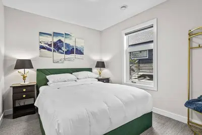 Image de Brand new Townhouse at Gates to Banff National park - Mountain Views and Hot Tub