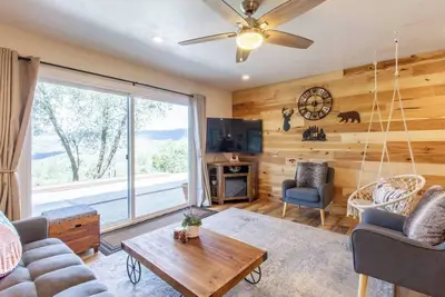 Image de Peaceful Hillside Home with 3bd:2bth & 30 Mins to Yosemite