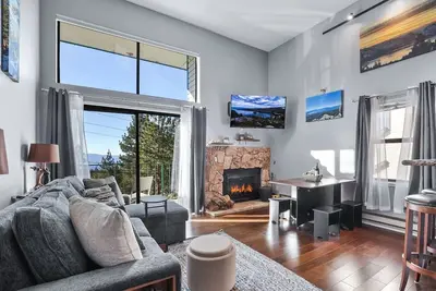Heavenly Condo | Fireplace & Lake View | 5p