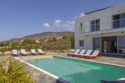 Image de Stunning luxury villa with panormaic views, bar and gazebo